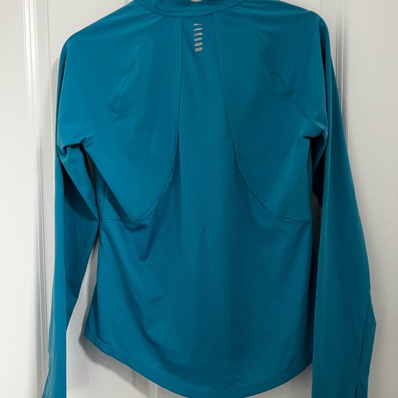 Under Armour Run Bundle Set of 4 Pieces Size Small Jacket, Capri, Tank, Bra, - Picture 5 of 16